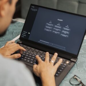 „ChatGPT“ – ne panacėja, tačiau tampa pagalbininku darbe ir moksluose